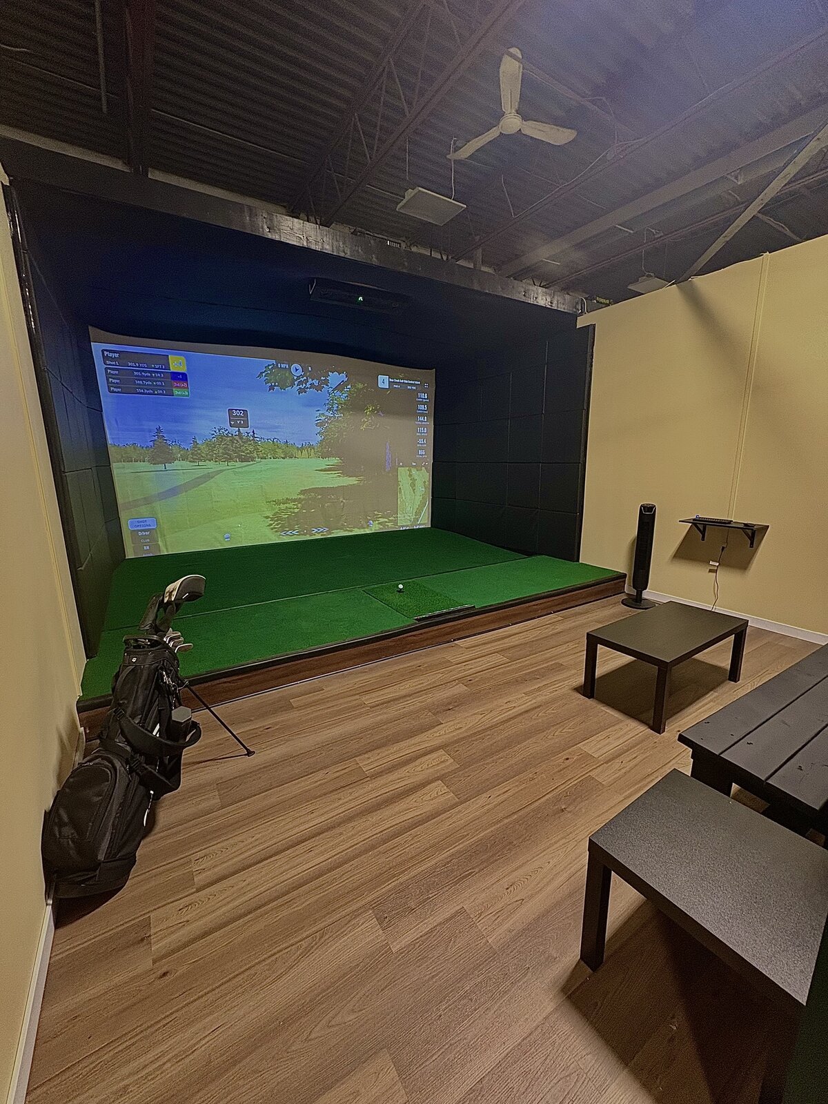 Private premium simulator bay at The Bunkr Indoor Golf in Newmarket
